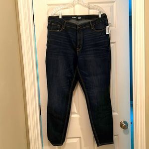New with tags, old navy rockstar super skinny jeans, size 18